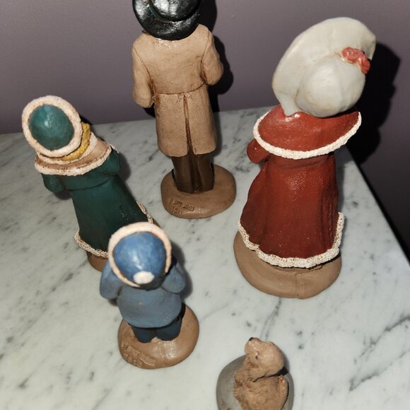 Vintage 1992 Christmas Caroler Figurines – Set of  4 + Dog 🎄 - Picture 2 of 11
